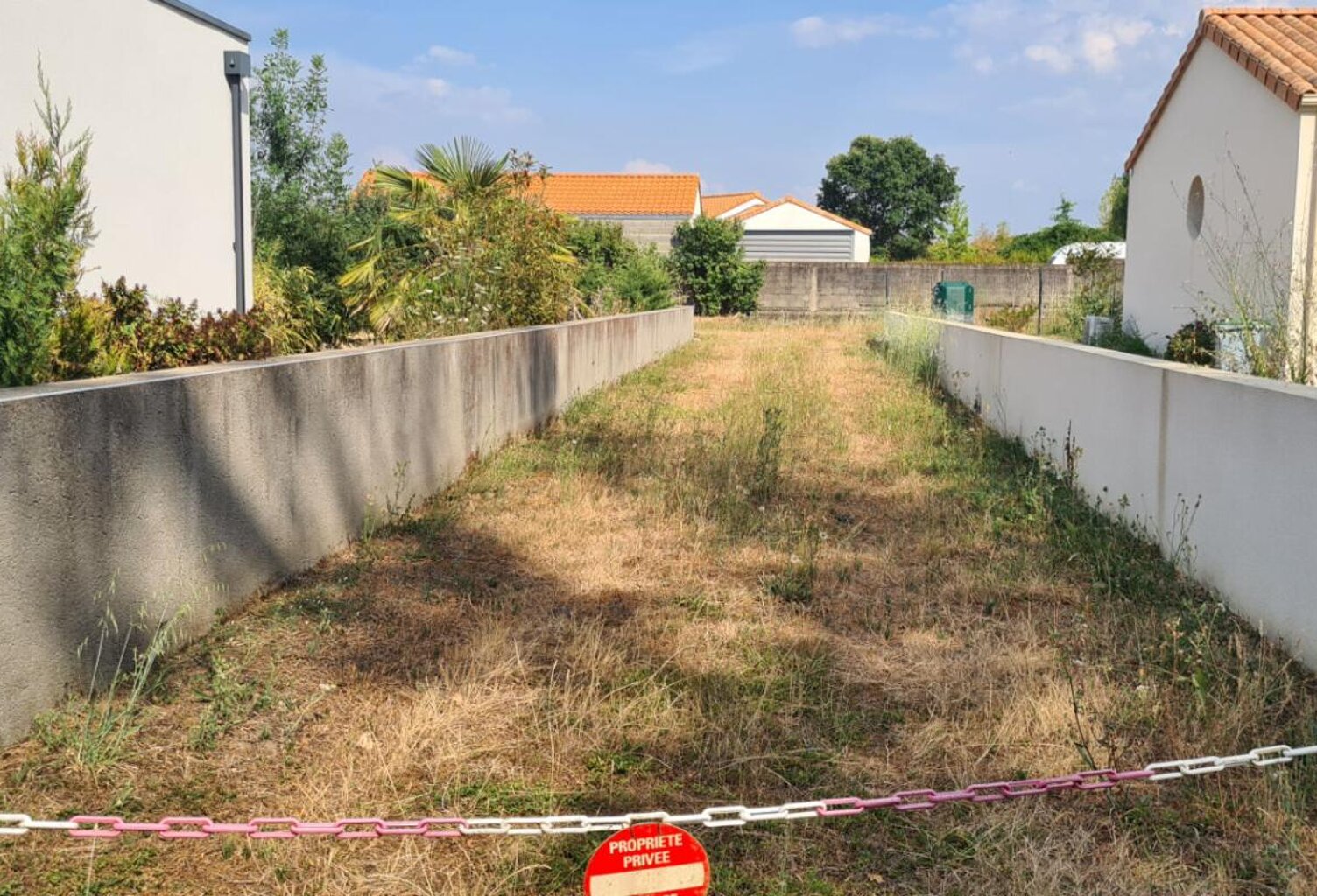 Terrain constructible La Chapelle Heulin 621 M² avec abri de jardin (17 M²) et préau (14 M²) — photo 1