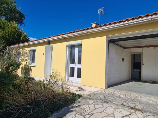 Maison Clisson 5 P . 3 Chs . Bureau . 81.29 M² . T 377 M² . Terrasse . Garage — photo du bien