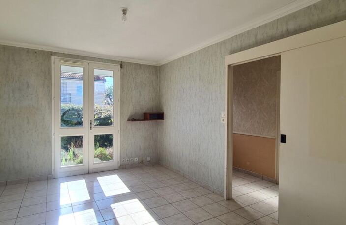 Maison Clisson 5 P . 3 Chs . Bureau . 81.29 M² . T 377 M² . Terrasse . Garage — photo 2