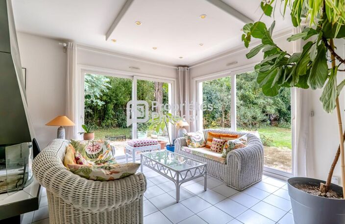 COUP DE COEUR à Bièvres - Une belle maison familiale de 175 m², 8 pièces, dans un cadre paisible — photo 2