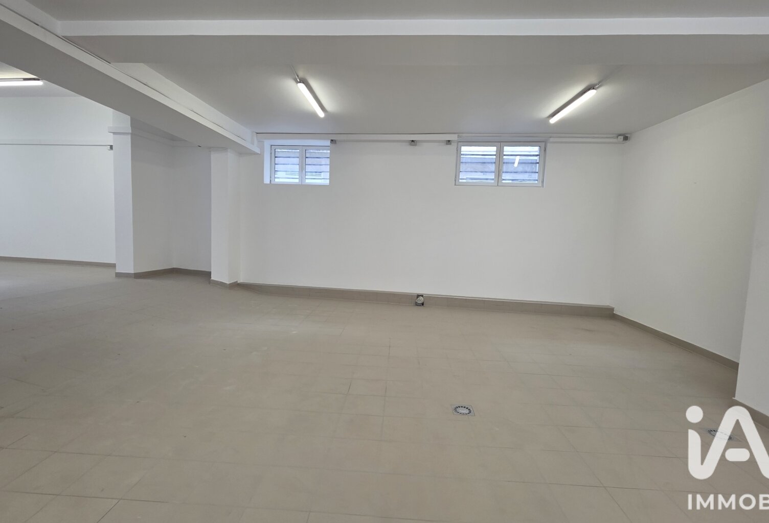 Vente Local commercial 119 m&sup2; — photo 1