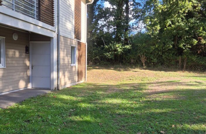 Appartement 2 pièces meublé équipé rez de jardin, dans un domaine verdoyant — photo 2