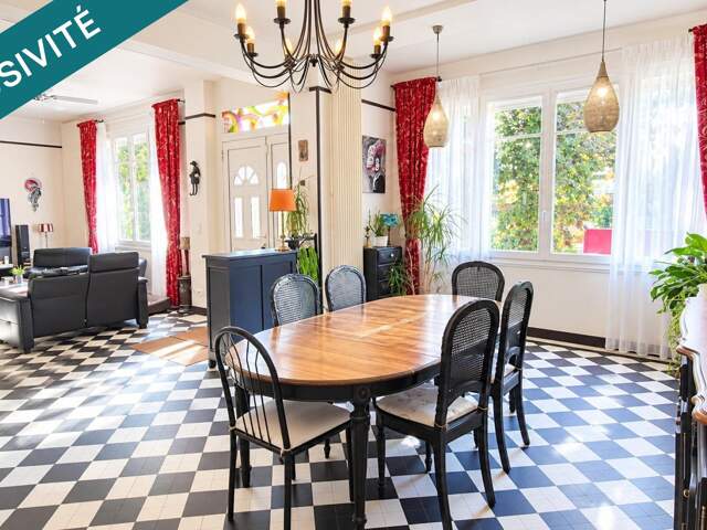 Maison individuelle 5 chambres avec jardin  paysagé, sur sous-sol complet. — photo du bien