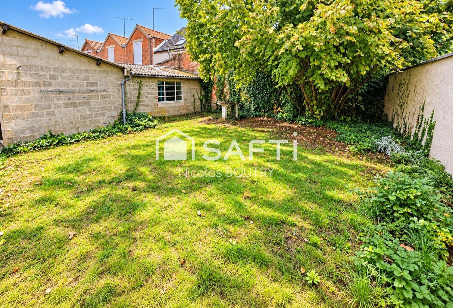 Maison familiale avec jardin, garage et atelier — photo 1