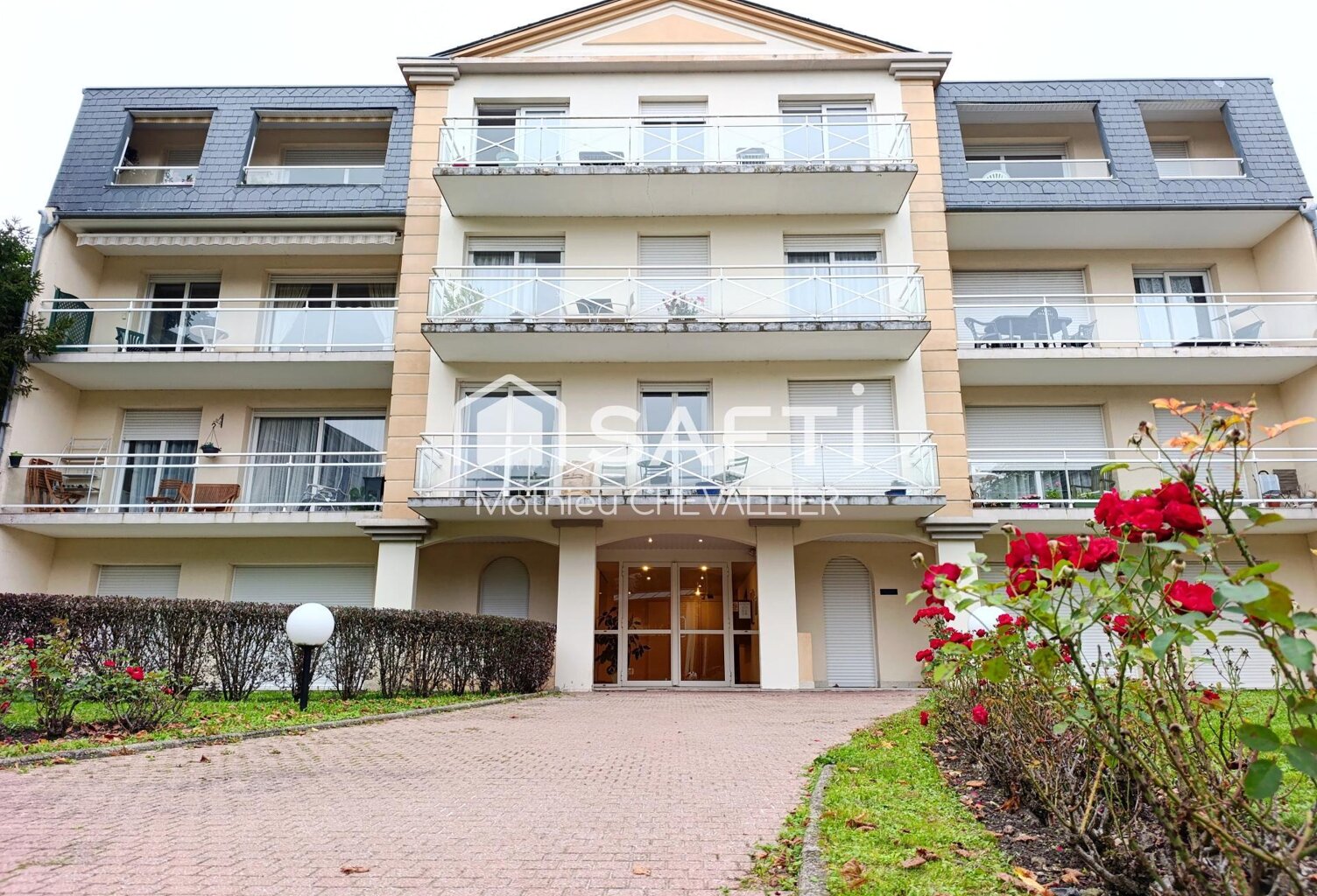 APPARTEMENT T2 RÉNOVÉ AVEC TERRASSE PRIVATIVE — photo 1
