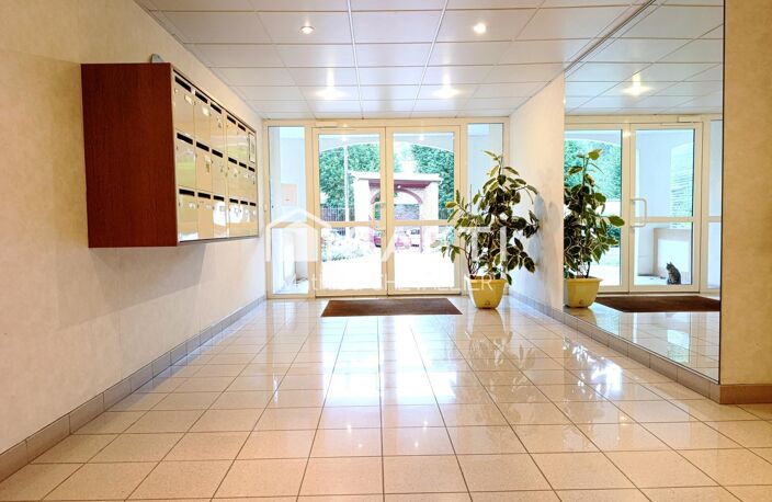 APPARTEMENT T2 RÉNOVÉ AVEC TERRASSE PRIVATIVE — photo 2