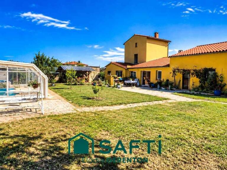 Ensemble immobilier avec piscine au pied du Canigou — photo 1