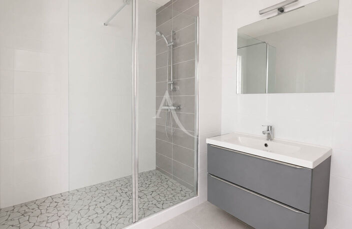 POEY-DE-LESCAR, APPARTEMENT T3 DE 60 M² AVEC BALCON, DIAGS C, GARAGE FERMÉ ET PARKING — photo 4