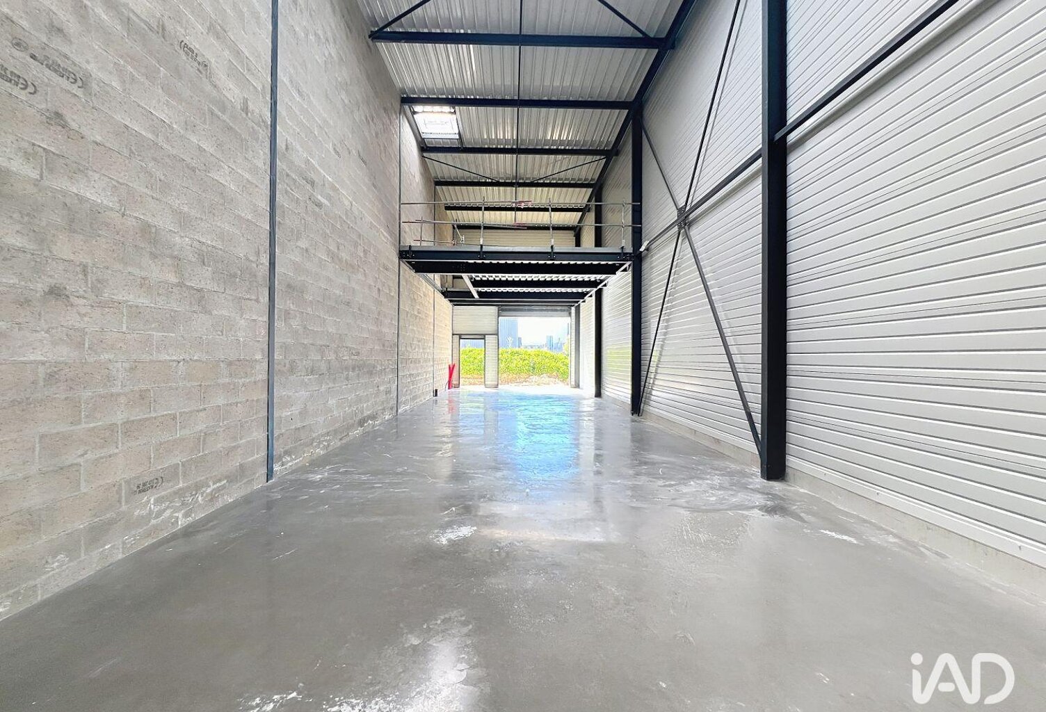 Location Local d'activités 162 m&sup2; — photo 1