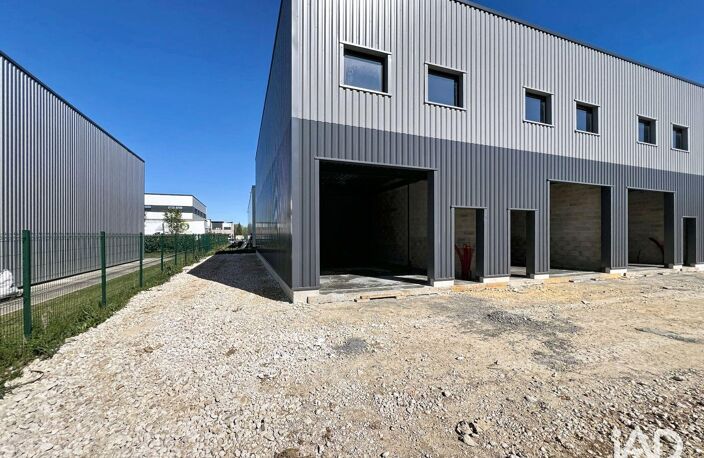 Location Local d'activités 162 m&sup2; — photo 2