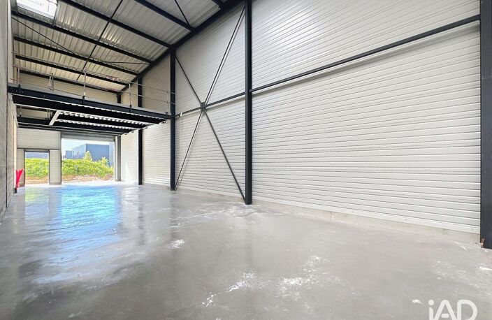 Location Local d'activités 162 m&sup2; — photo 3