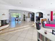 Maison familiale avec piscine et beaux volumes — photo 4