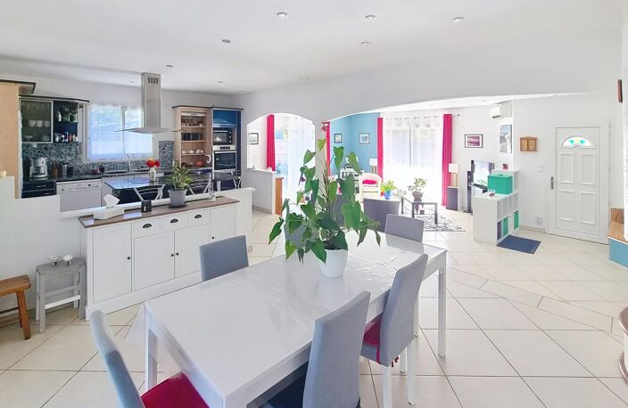 Maison familiale avec piscine et beaux volumes — photo 5