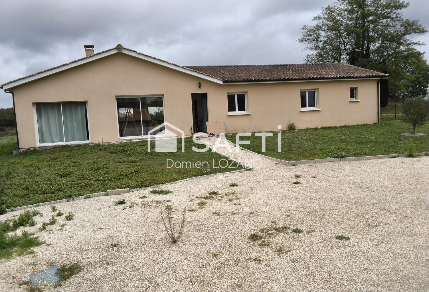Maison traditionnelle avec volumes et piscine — photo 1