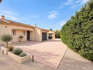 Villa de plain-pied, 5 chambres, piscine, sur 1 800 m² environ  Roquebrune-sur-Argens — photo 2