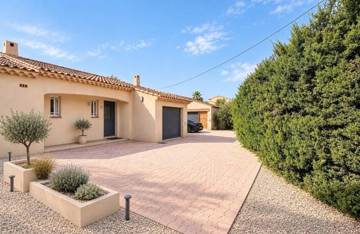 Villa de plain-pied, 5 chambres, piscine, sur 1 800 m² environ  Roquebrune-sur-Argens — photo 2