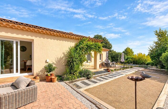 Villa de plain-pied, 5 chambres, piscine, sur 1 800 m² environ  Roquebrune-sur-Argens — photo 3