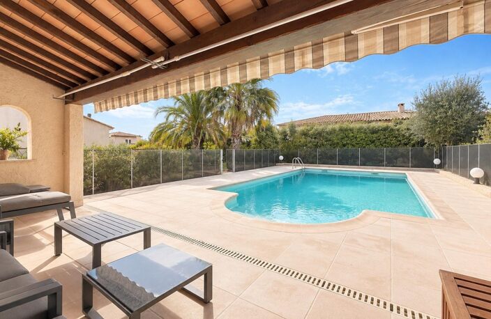 Villa de plain-pied, 5 chambres, piscine, sur 1 800 m² environ  Roquebrune-sur-Argens — photo 5