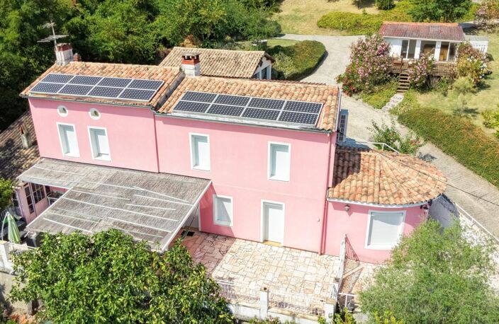 TRES BELLE MAISON ATYPIQUE ! — photo 2