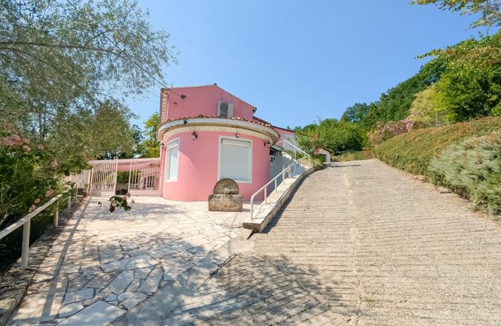 TRES BELLE MAISON ATYPIQUE ! — photo 3