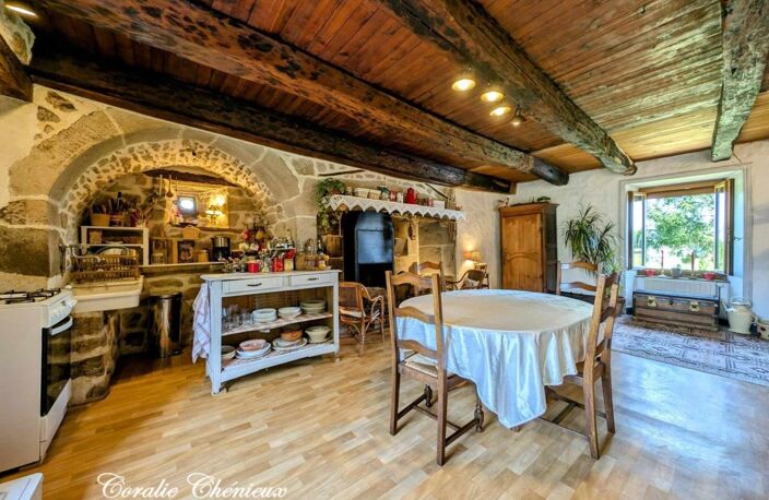 Jolie maison auvergnate avec grange et terrain — photo 3