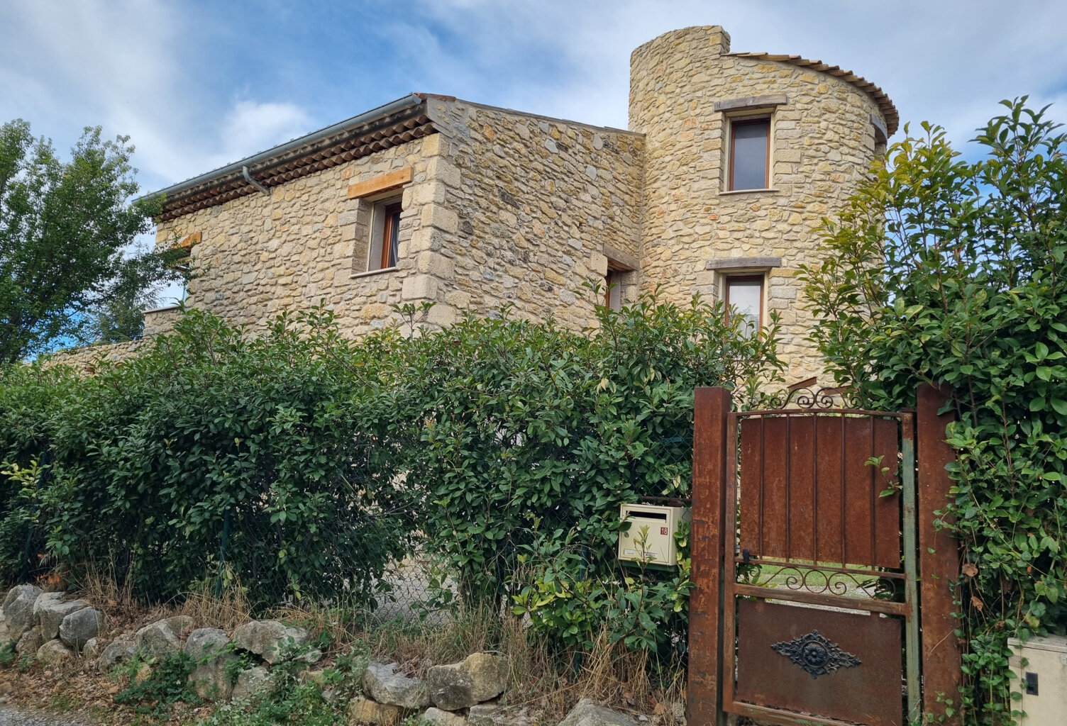 Mas en pierre avec terrain — photo 1