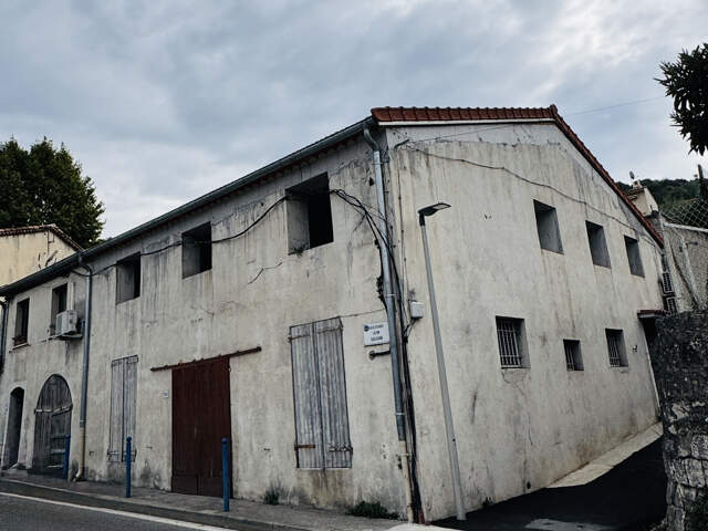 TOURRETTE-LEVENS   CENTRE DU VILLAGE   APPARTEMENT À RÉINVENTER AVEC FORT POTENTIEL — photo du bien