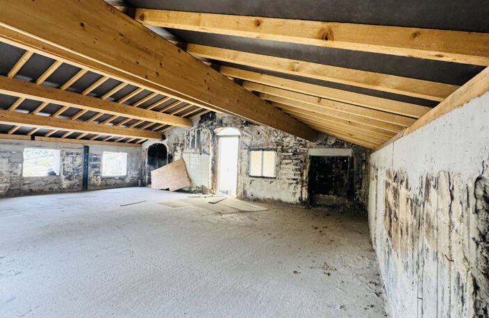 TOURRETTE-LEVENS   CENTRE DU VILLAGE   APPARTEMENT À RÉINVENTER AVEC FORT POTENTIEL — photo 4