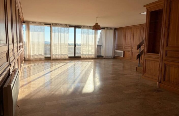 Duplex d’exception au 12ᵉ étage avec terrasse panoramique et parking — photo 2