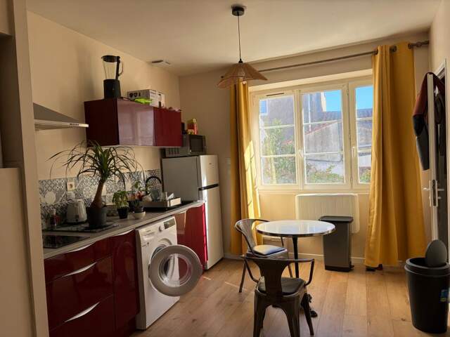 LES SABLES D'OLONNE (85100) - RARE - A 2 PAS DU REMBLAI ET DU PORT STUDIO RENOVE EN RDC IDEAL LOCATIF — photo du bien