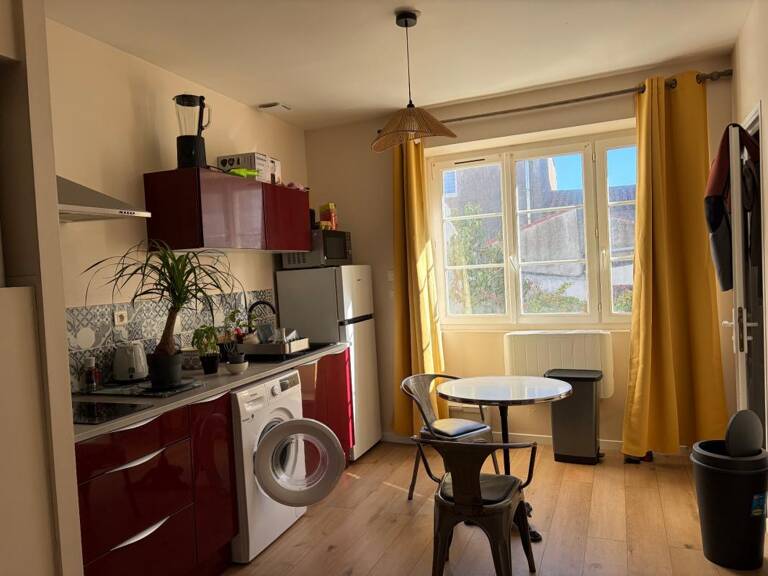 LES SABLES D'OLONNE (85100) - RARE - A 2 PAS DU REMBLAI ET DU PORT STUDIO RENOVE EN RDC IDEAL LOCATIF — photo 1
