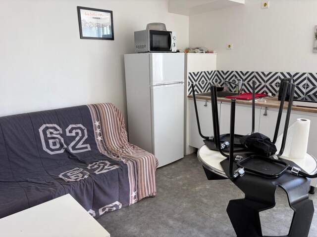 LES SABLES D'OLONNE (85100) - RARE - A 2 PAS DU REMBLAI ET DU PORT APPARTEMENT T2 RENOVE IDEAL LOCATIF — photo du bien