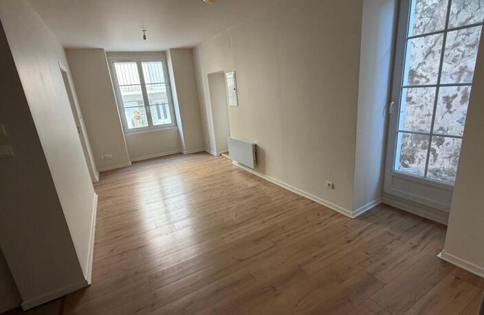 LES SABLES D'OLONNE (85100) - RARE - A 2 PAS DU REMBLAI ET DU PORT APPARTEMENT T3 RENOVE EN 2026 EN RDC — photo 4