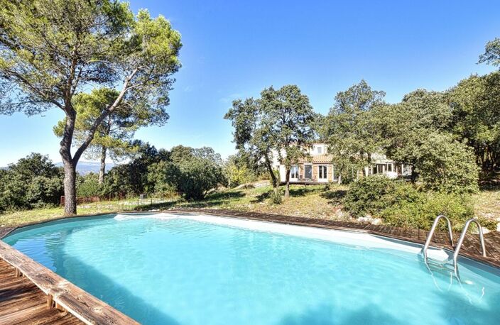 Villa d’architecte au cœur de 2,6 hectares de nature, avec vue panoramique exceptionnelle — photo 2