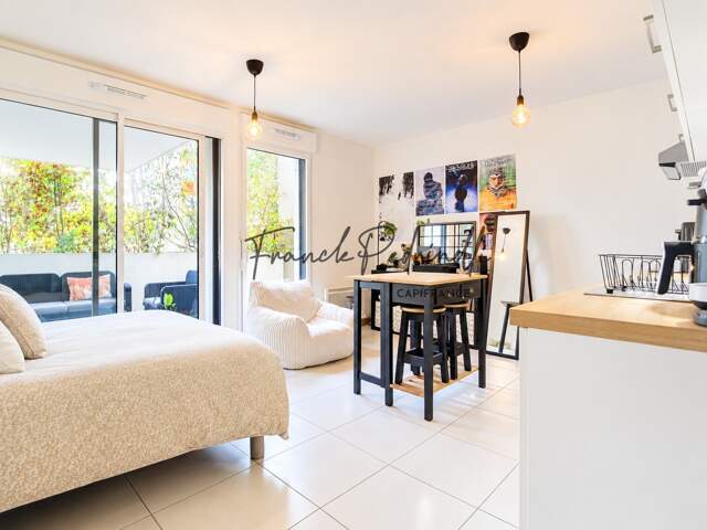 Appartement T1 à vendre  28.15 m² avec terrasse 10 m² et stationnement sécurisé  MONTPELLIER (34) secteur OVALIE — photo du bien