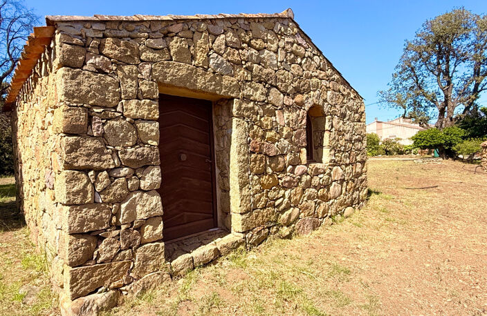 ECCICA-SUARELLA (Corse) : Maison T4 avec caseddu en pierre, garage, vue dégagée — photo 2
