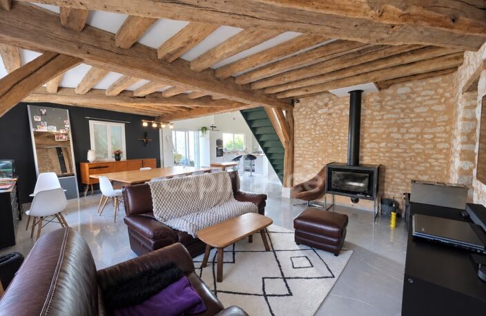 Maison à vendre 5 pièces CHAMPLOST (89), 3 chambres, jardin 880 M2, Charpente d'exception, DPE C — photo 5
