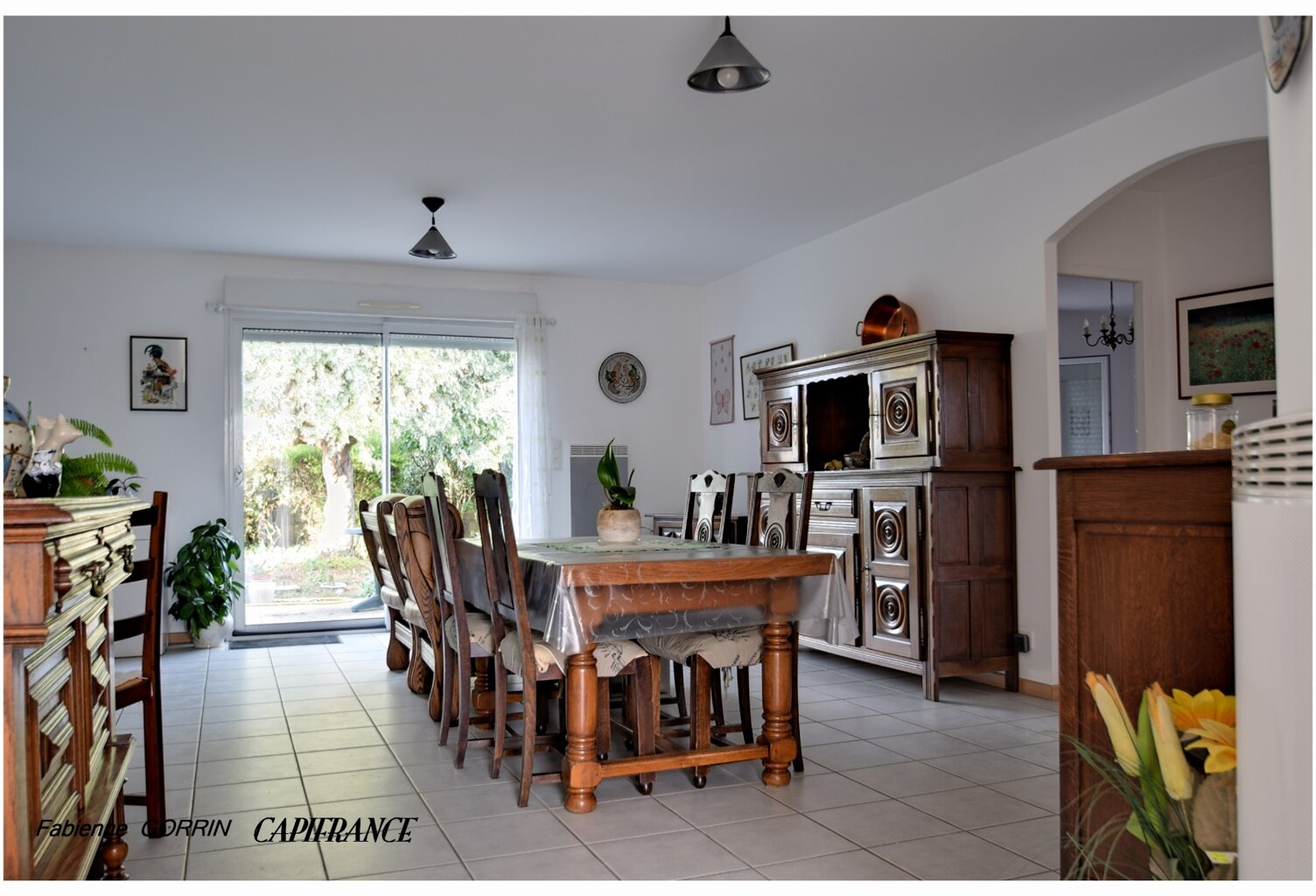 Maison à vendre 5 pièces TONNAY CHARENTE (17)MAISON PLAIN PIED PMR, 3 CHAMBRES, GARAGE, TARRAIN CLOS — photo 1