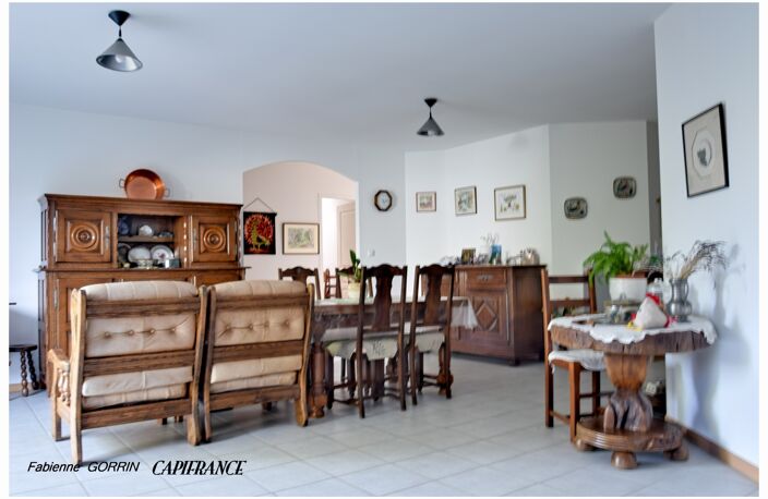 Maison à vendre 5 pièces TONNAY CHARENTE (17)MAISON PLAIN PIED PMR, 3 CHAMBRES, GARAGE, TARRAIN CLOS — photo 3
