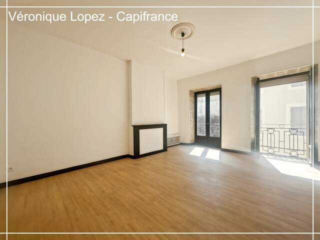 Exclusvité. Villeneuve Sur Lot, appartement T3 traversant au 2ème étage d'un bel immeuble en pierres — photo du bien