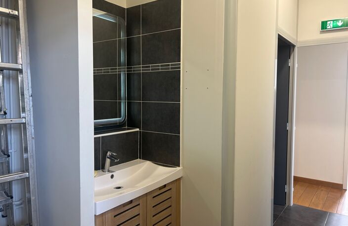Local/bureau à vendre Exclusivité - LYON 9EME ARRONDISSEMENT (69) 96 M2 — photo 4
