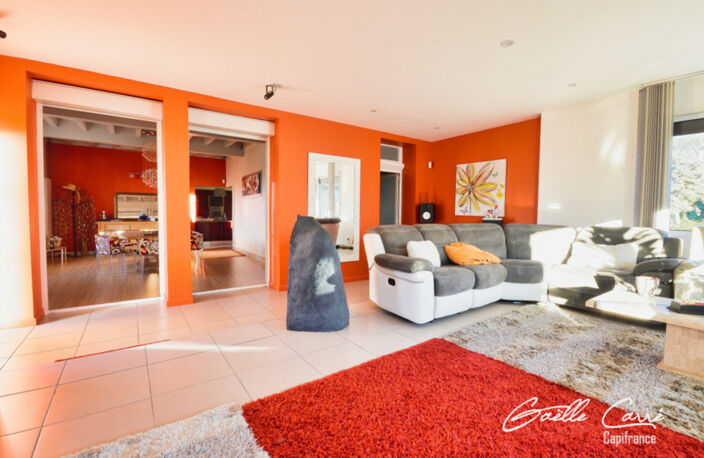 Maison familiale de 245 m² – 5 chambres + espace indépendant et terrain de 4 200 m² — photo 2