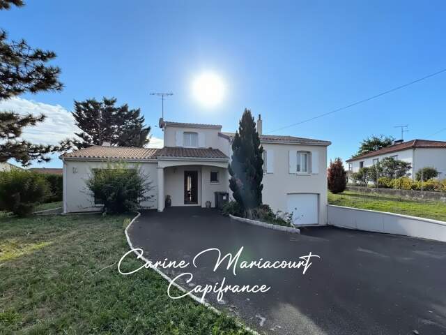 MAISON FAMILIALE DE 121 M² – 4 CHAMBRES – TERRAIN CLOS DE 900 M² – PROCHE COMMODITÉS — photo du bien