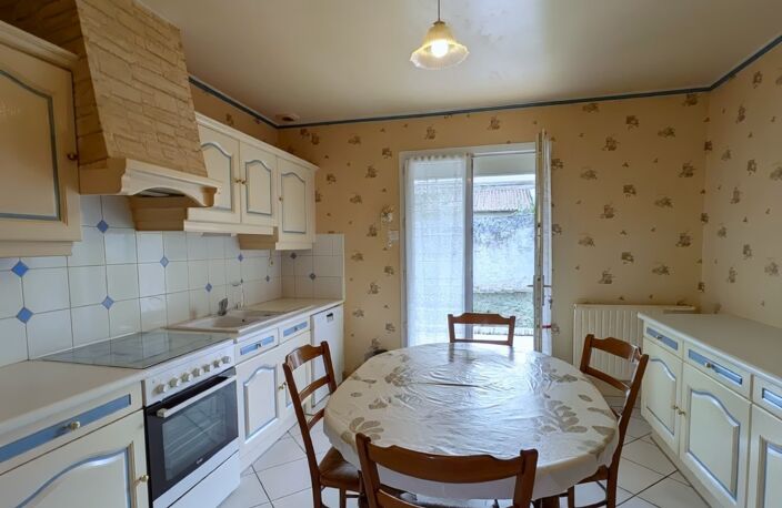 MAISON FAMILIALE DE 121 M² – 4 CHAMBRES – TERRAIN CLOS DE 900 M² – PROCHE COMMODITÉS — photo 3