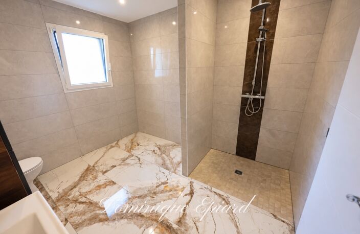 NOUAILLÉ-MAUPERTUIS – VILLA RÉCENTE DE PLAIN-PIED DPE A– 145 M² – 4 CHAMBRES – BELLES PRESTATIONS — photo 3