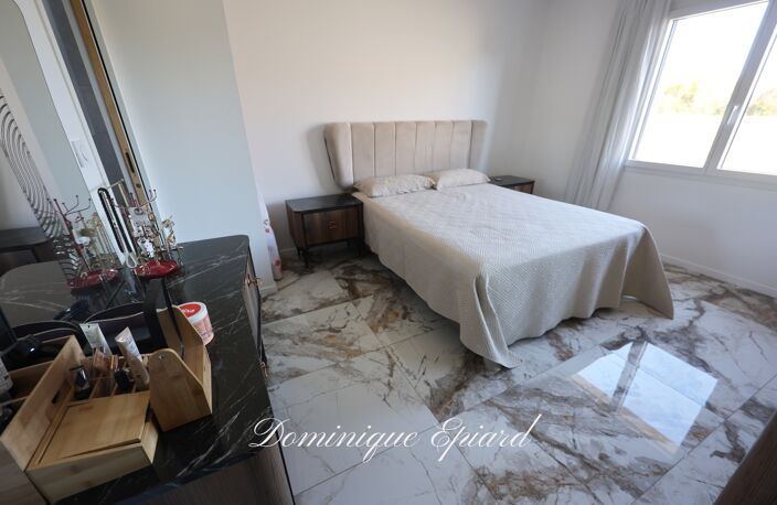 NOUAILLÉ-MAUPERTUIS – VILLA RÉCENTE DE PLAIN-PIED DPE A– 145 M² – 4 CHAMBRES – BELLES PRESTATIONS — photo 4