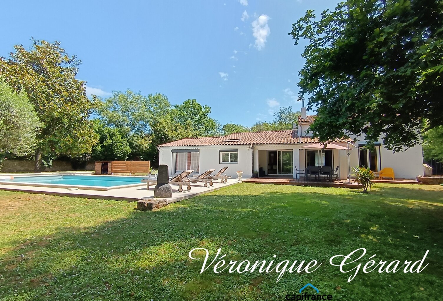 MAISON FAMILIALE ET LUMINEUSE 4 CHAMBRES AVEC PISCINE ET JARDIN ENTIEREMENT CLOS — photo 1