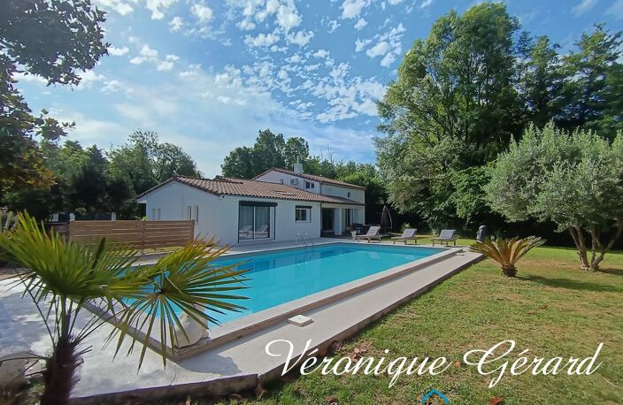 MAISON FAMILIALE ET LUMINEUSE 4 CHAMBRES AVEC PISCINE ET JARDIN ENTIEREMENT CLOS — photo 2