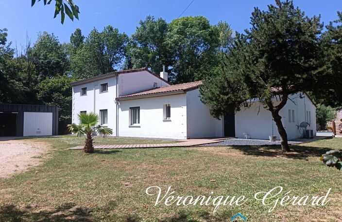 MAISON FAMILIALE ET LUMINEUSE 4 CHAMBRES AVEC PISCINE ET JARDIN ENTIEREMENT CLOS — photo 3