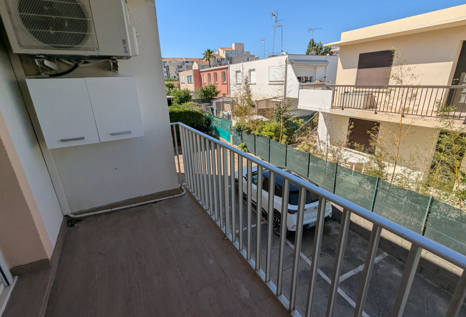 Appartement à rénover avec beau potentiel, quartier calme pr — photo 1